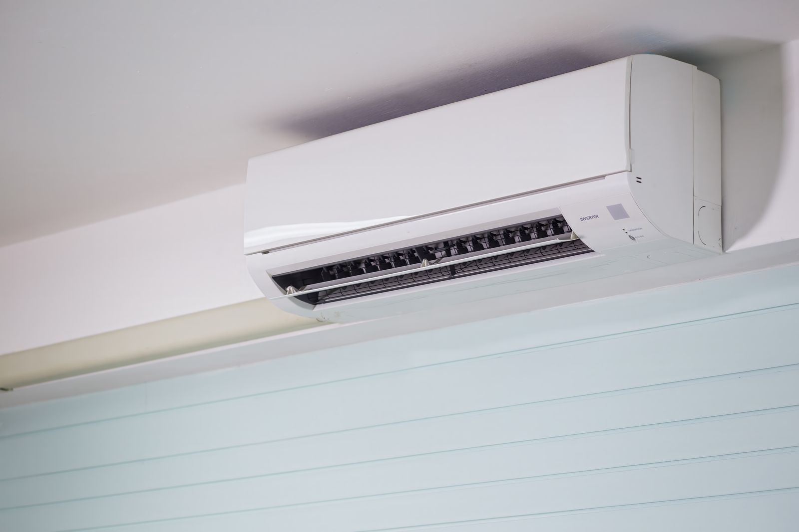 Wall-mounted ductless mini split indoor unit installed in a Gulf Coast home